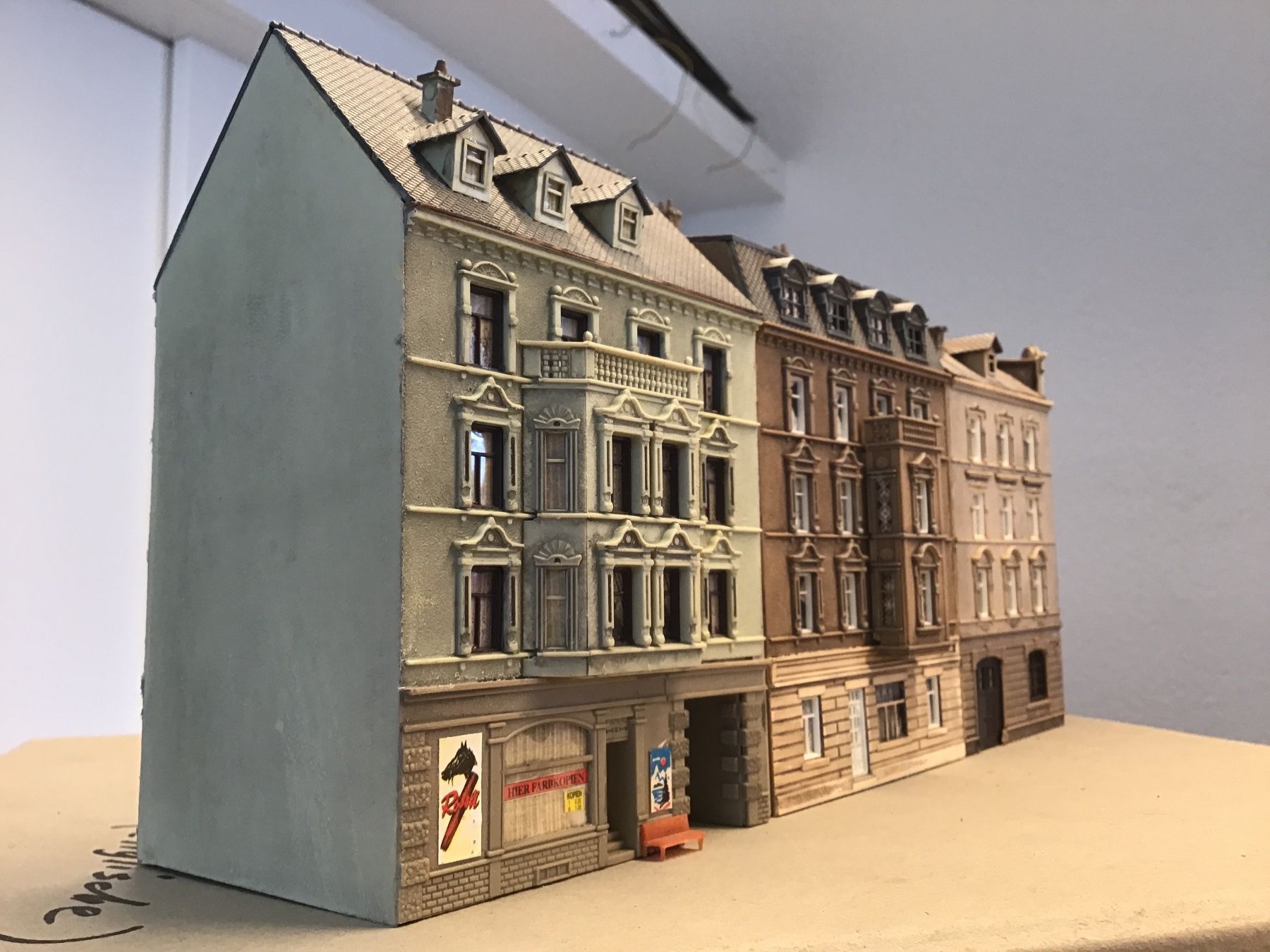 Modellini di ferrovie: Modellbahnhäuserzeile, Spur N,GESUPERT – Usato da Männedorf venduto da Spezial-Modelle 1