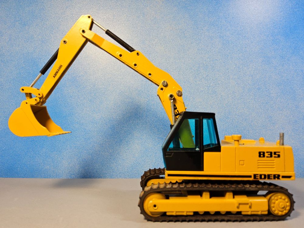 EDER 835 pelle à chenilles NZG n°238N au 1/50