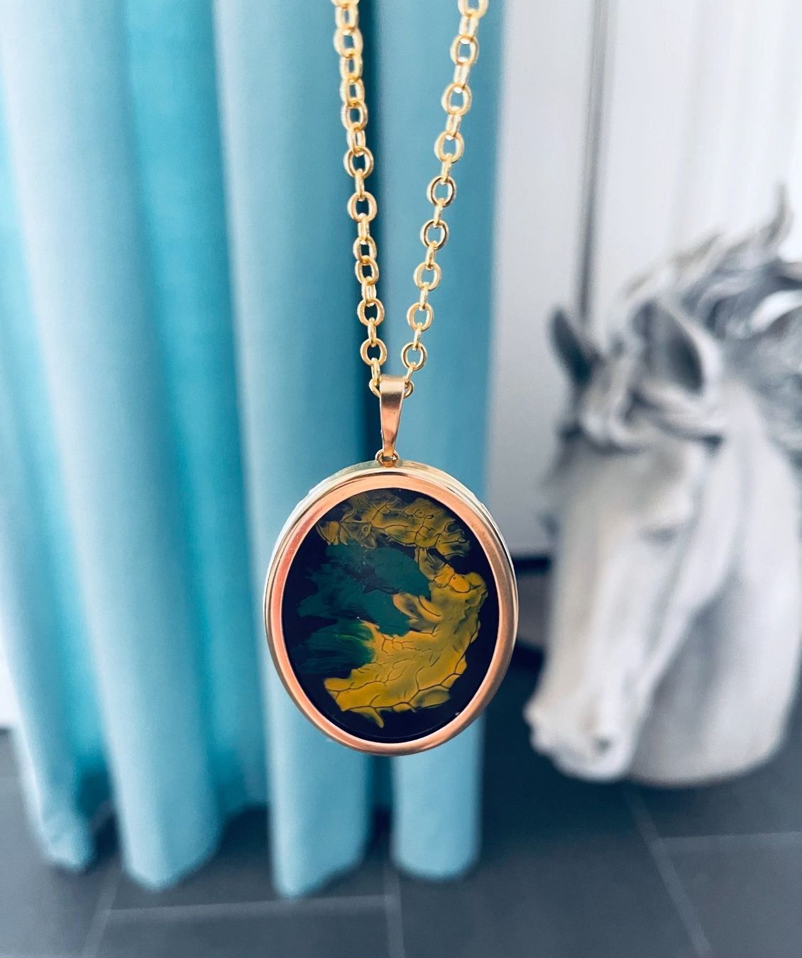 Catenine: Wunderschöne Kette mit Medaillon – Usato da Winkel venduto da KaschmirArt 9