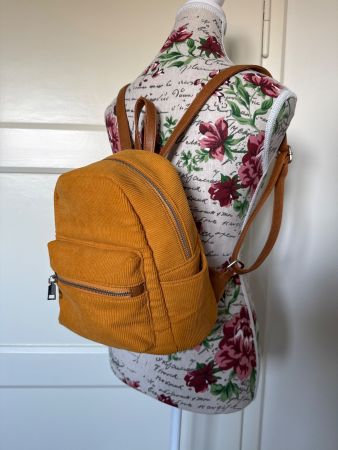 Manchester Rucksack in warmem Safrangelb