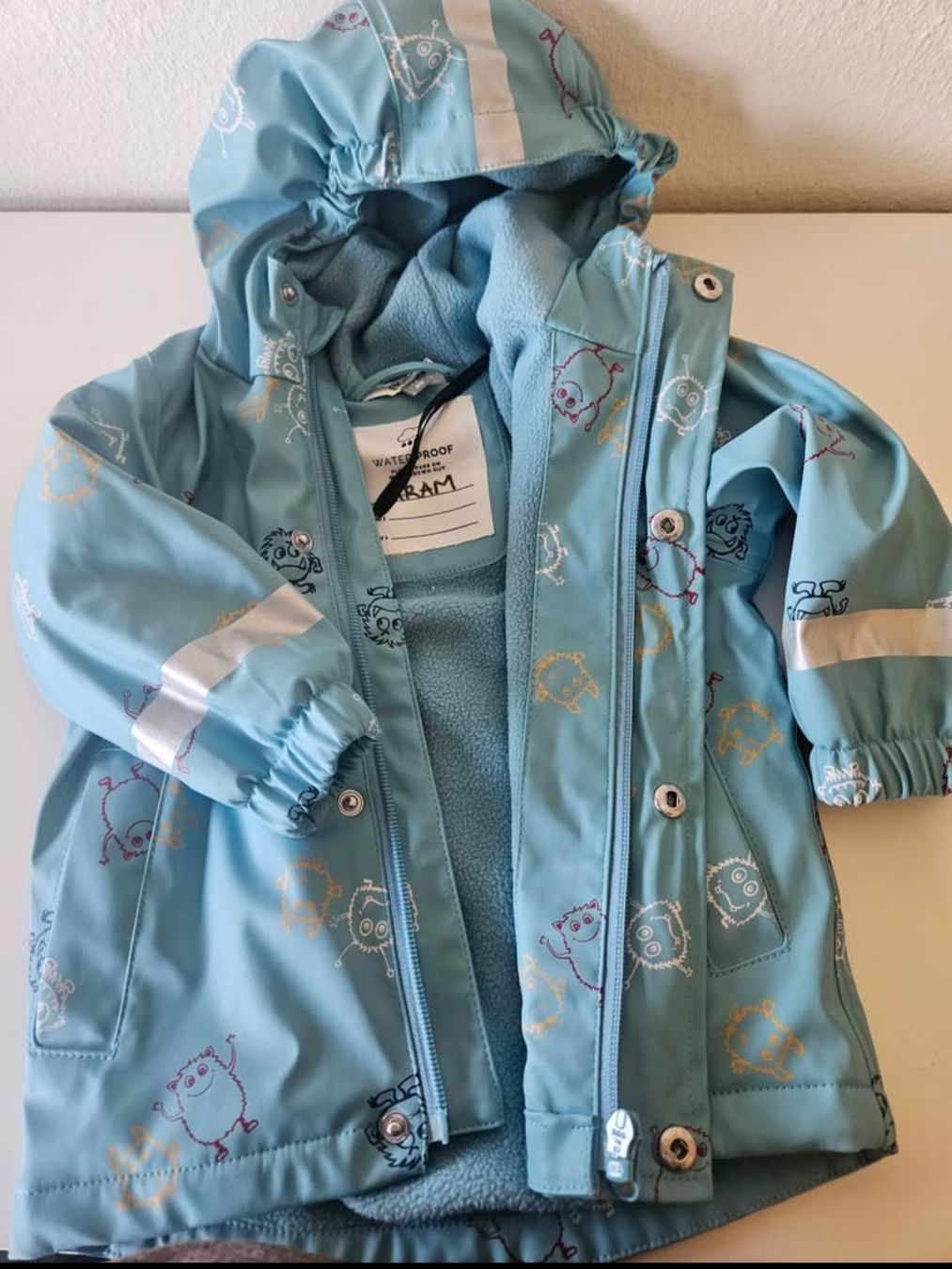 Lotti di vestiti: regenjacke und Overall  – Usato da Zürich venduto da Liney33 1