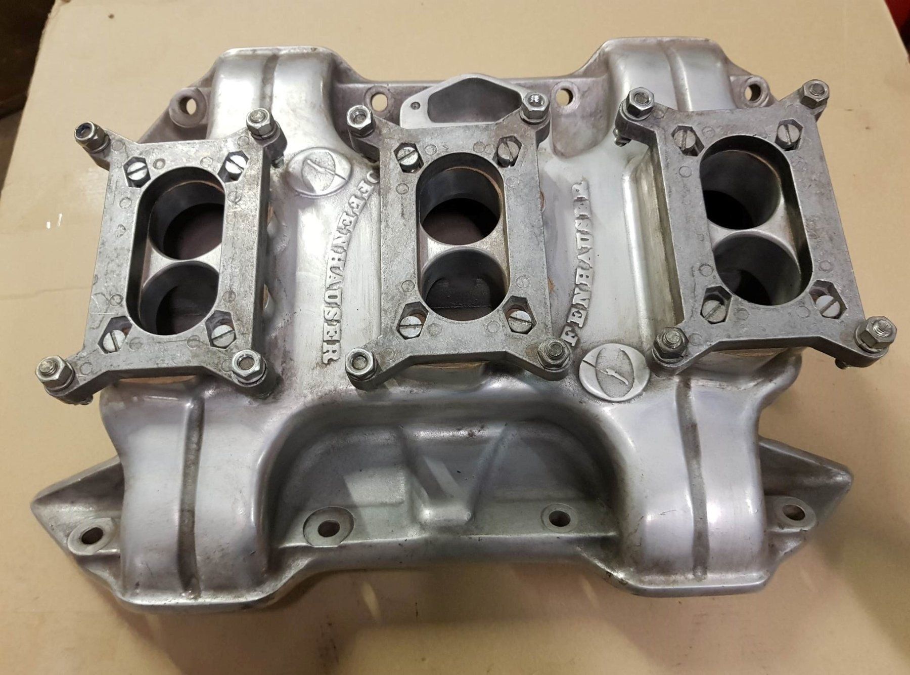 Tutti pezzi di ricambio auto: Mopar SIXPACK   Manifold / Ansaugspinne – Usato da Niedergösgen venduto da usc_8qc6 1