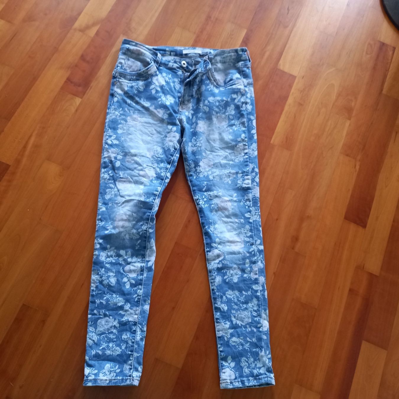 Jeans: Jeans geblumt – Usato da Ennetmoos venduto da enzian24