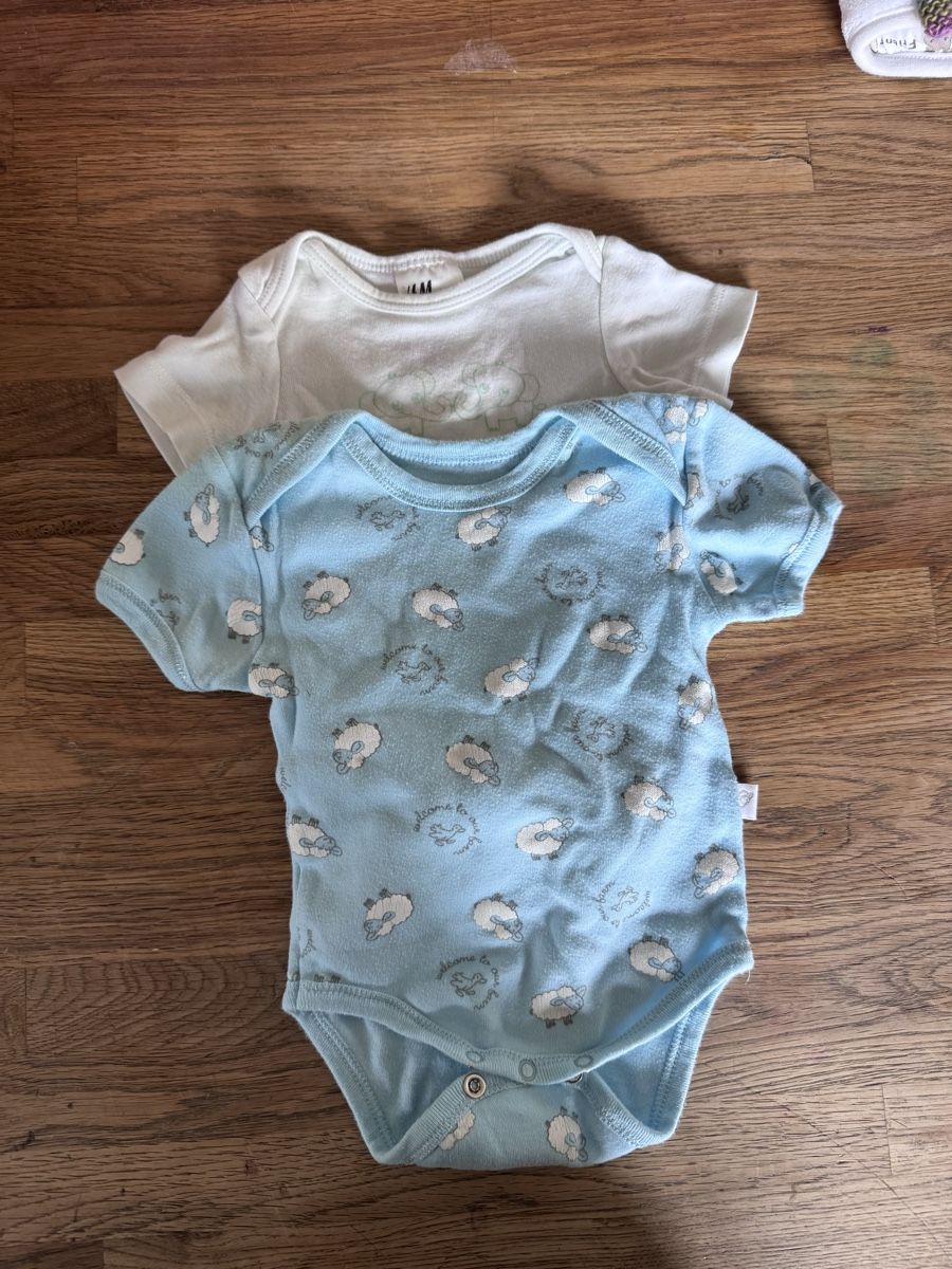 Lotti & Set di vestiti: Baby Kleider-Set:  Gr 56 – Usato da Unterkulm venduto da Muus713 2