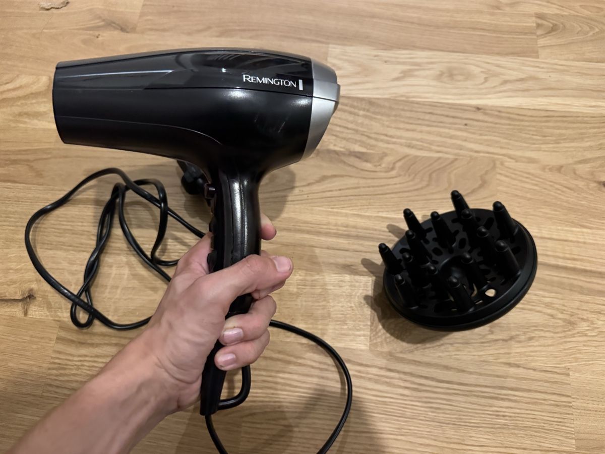 Remington Asciugacapelli: Haartrockner Remington schwarz mit Diffusor gebraucht – Usato da Bonstetten venduto da Eisenbahnenliebhaber 1