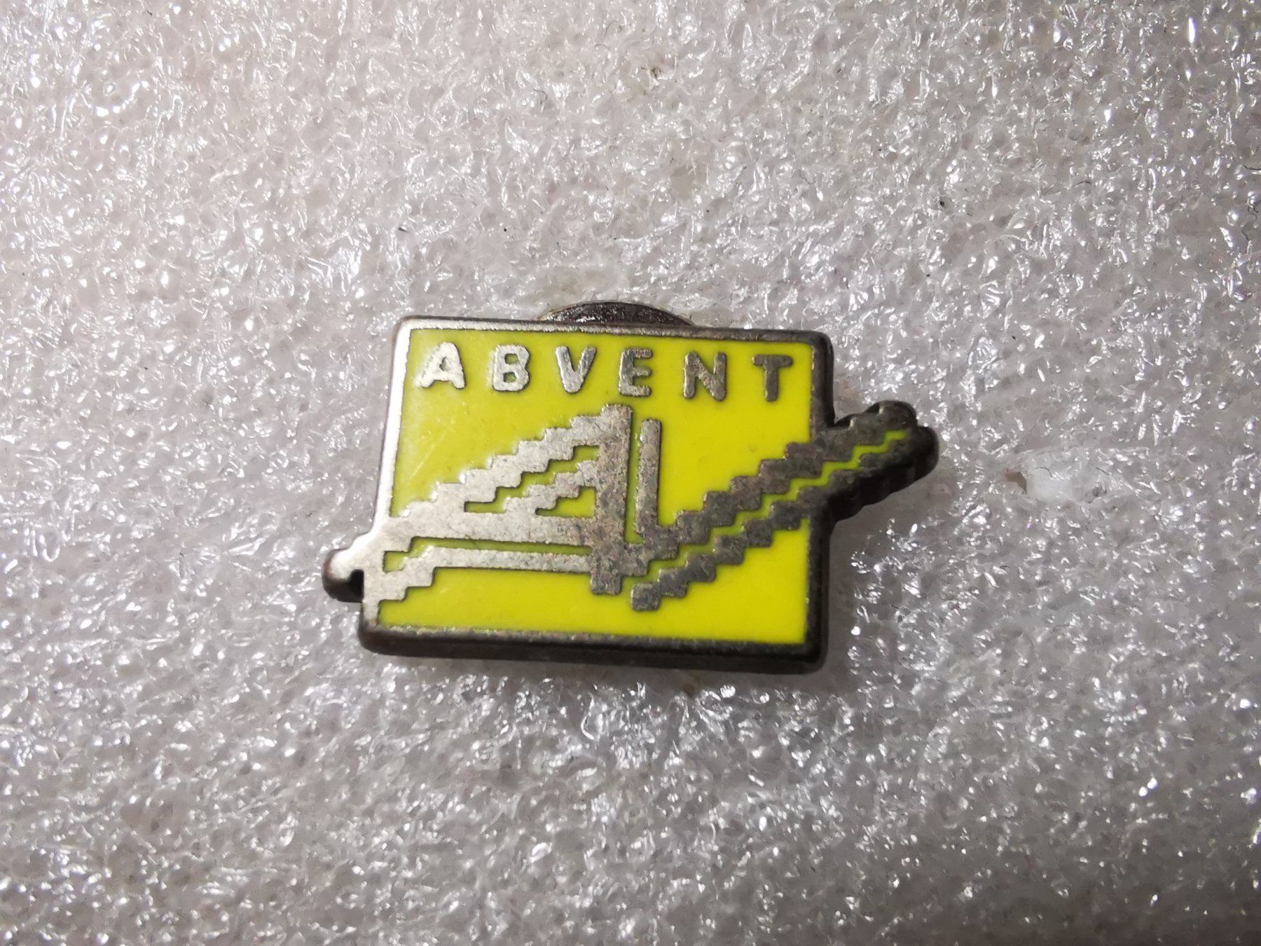 Plaketten & Abzeichen: Ansteckpin 10: Abvent – Gebraucht aus Oppligen von Pin-Fall-Shop