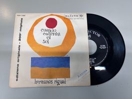 45 giri "Cuando calienta el sol / La del vestido rojo"