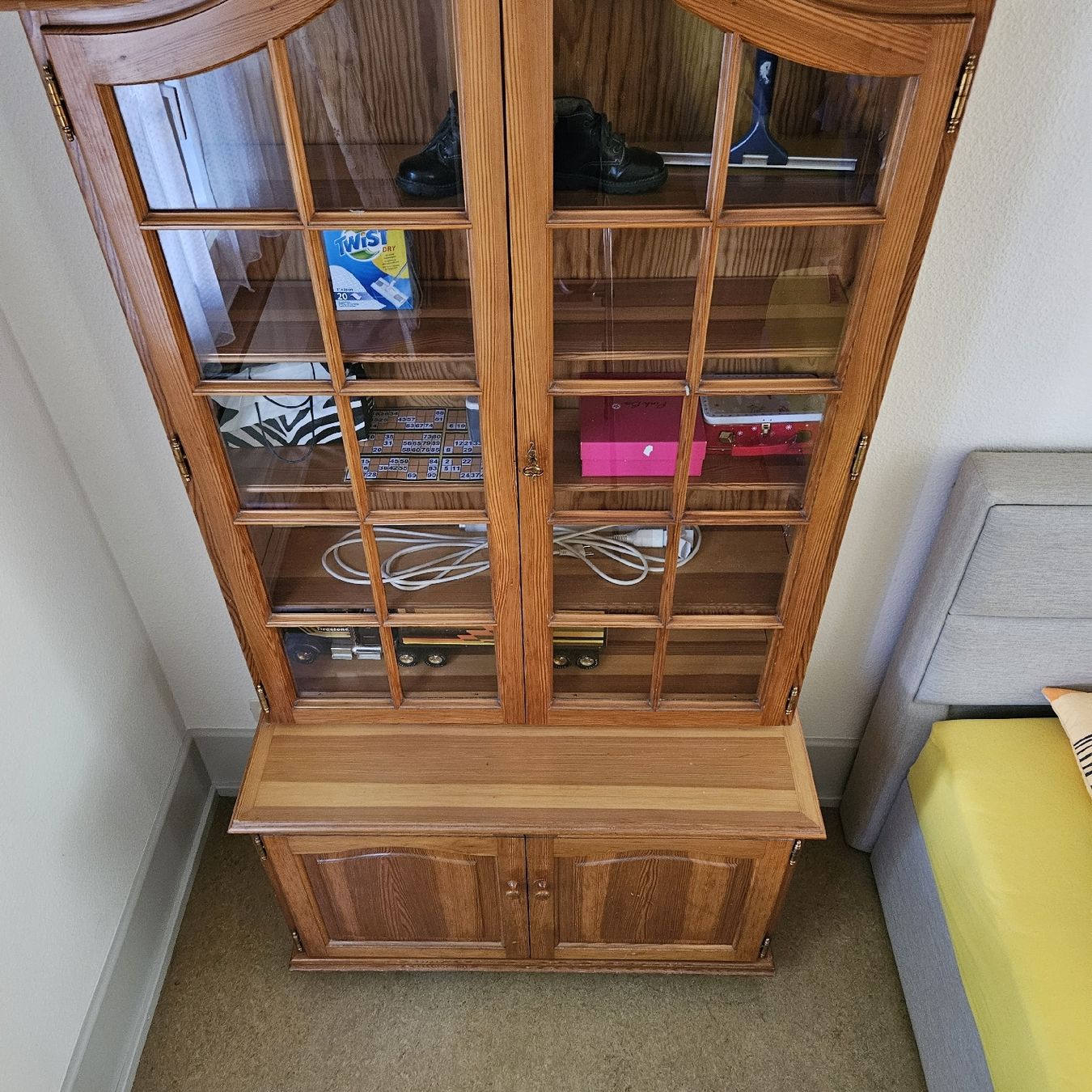 Armadi: Schrank mit Vitrine  – Usato da Thun venduto da Engel114 1