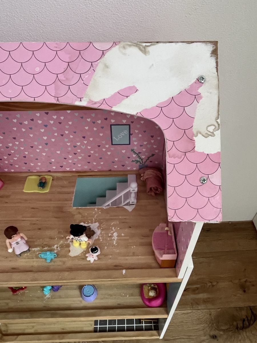 Case e mobili per bambole: Puppenhaus aus Holz – Usato da Dübendorf venduto da TOezdemir 1