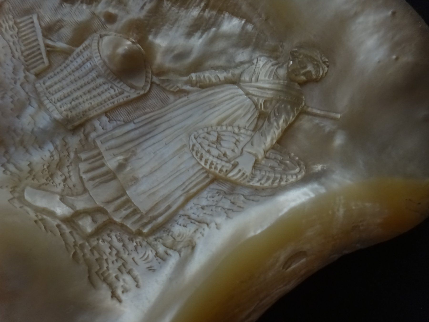 Skulpturen & Statuen: Muschelsucherin Perlmutt / Bretagne 19Jh. – Gebraucht aus Esslingen von FetteSchnecke 4