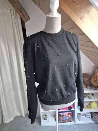 H&M Pullover schwarz mit Perlen Grösse M guter Zustand