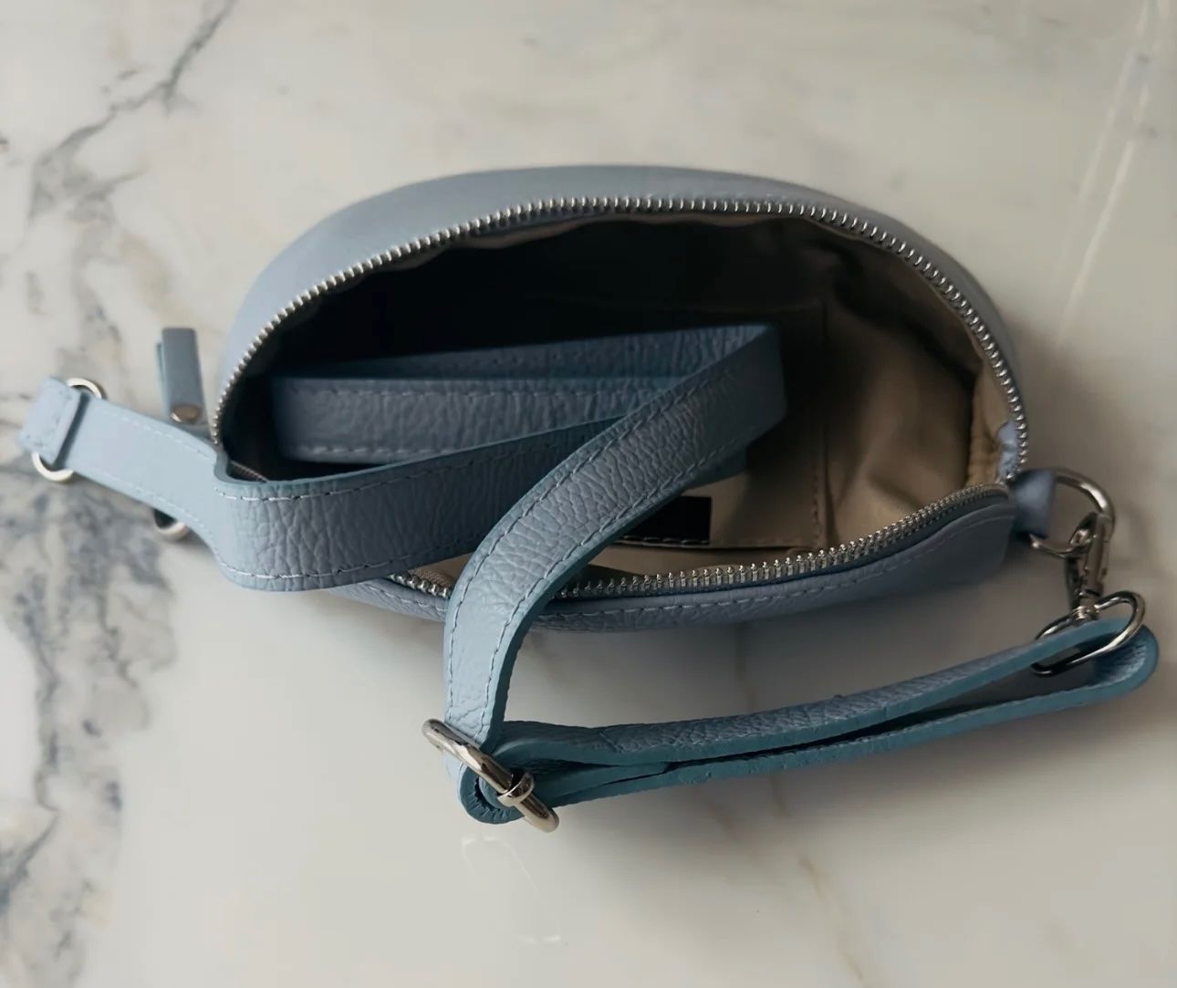 Borse da donna: Umhängetasche midi himmelblau – Nuovo e nell'imballaggio originale da Bülach venduto da leide_29 1