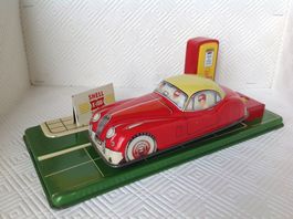 Oldtimer Altes Blechauto , Jaguar XK mit SHELL Tankstelle