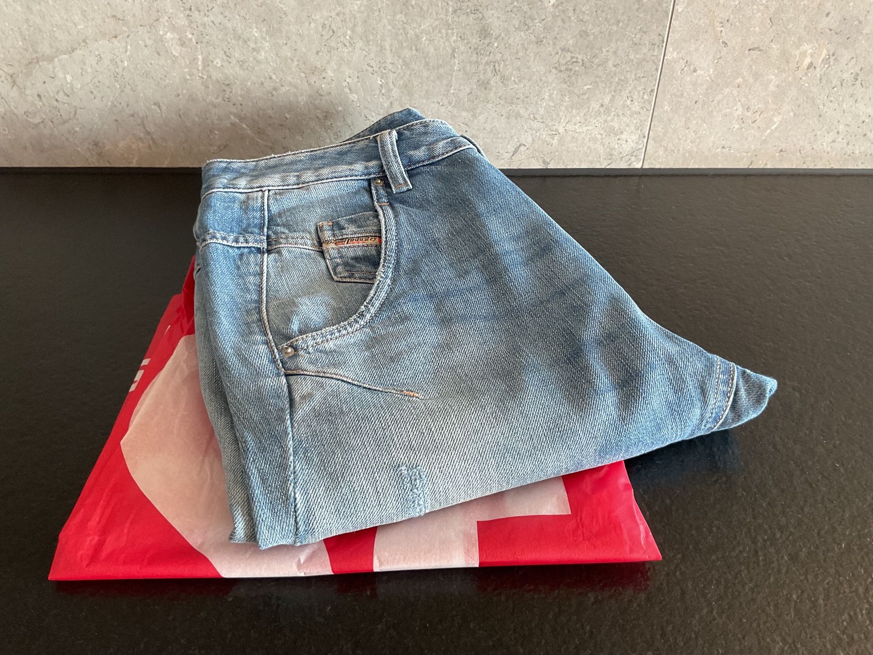 Diesel Jeans: Jeans Diesel – Nuovo (secondo la descrizione) da Neuchâtel venduto da sta_7qfy 5