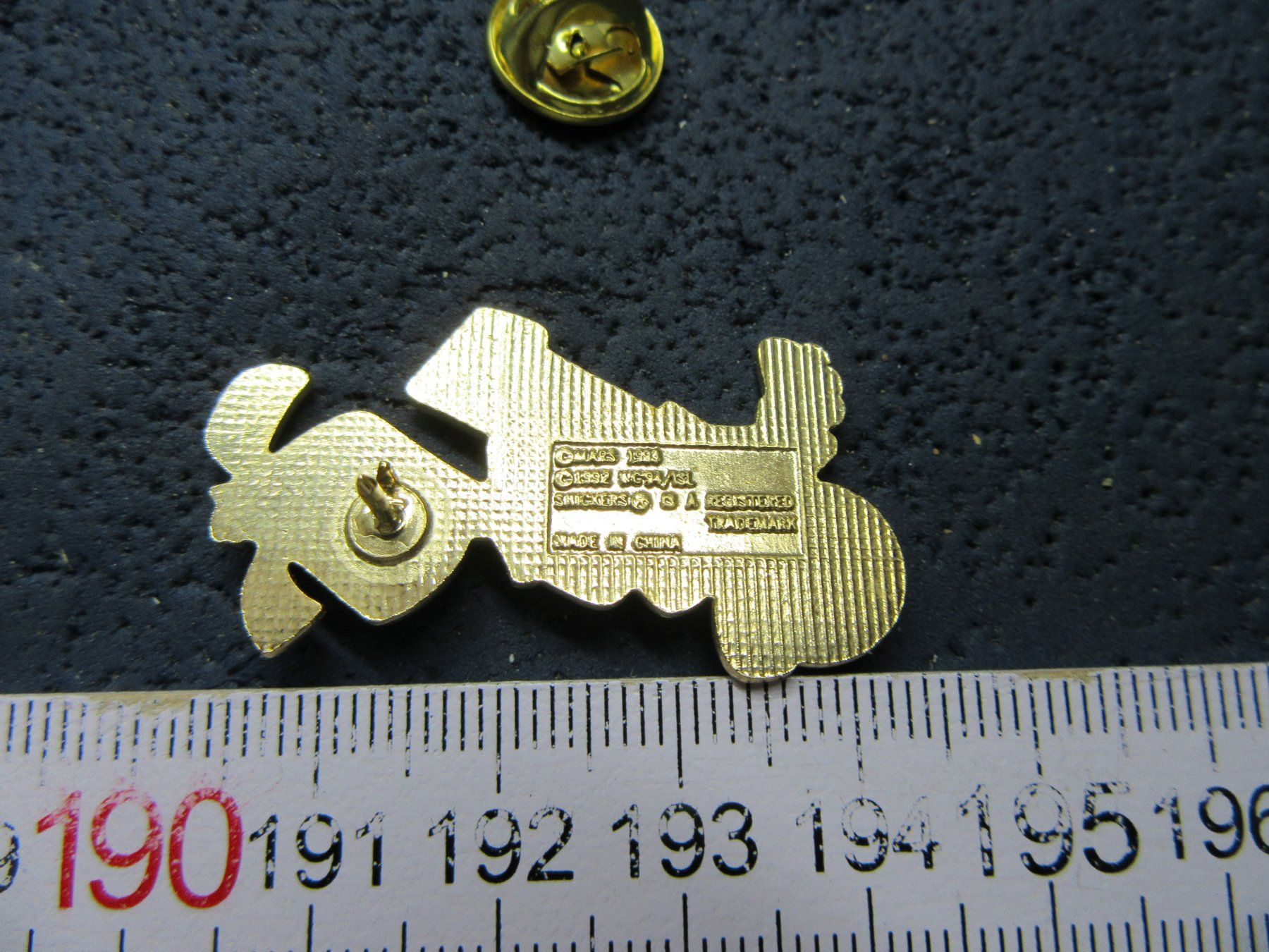 UEFA Plaketten & Abzeichen: FUSSBALL WORLD CUP USA SNICKERS PIN – Gebraucht aus Ettingen von Hausi4711 1