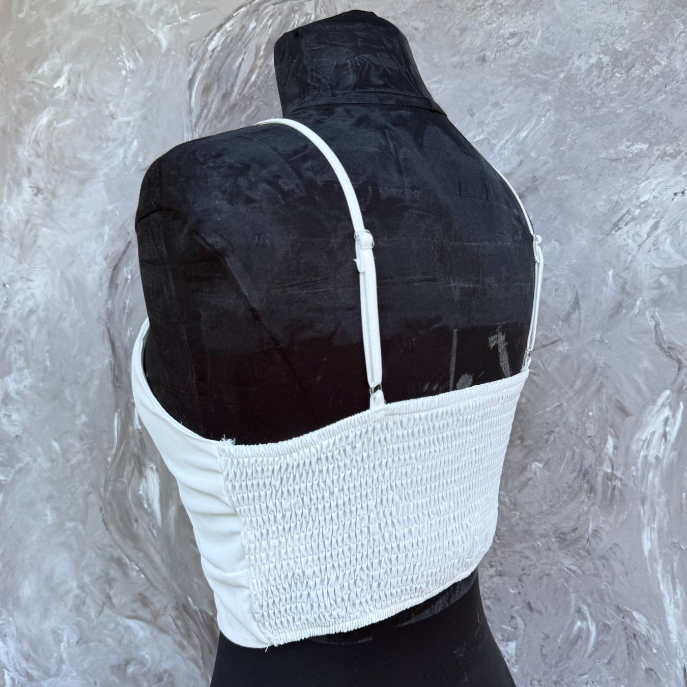Top: Crop top blanc à bretelles – Usato da Thônex venduto da Suisse.Shopping 3