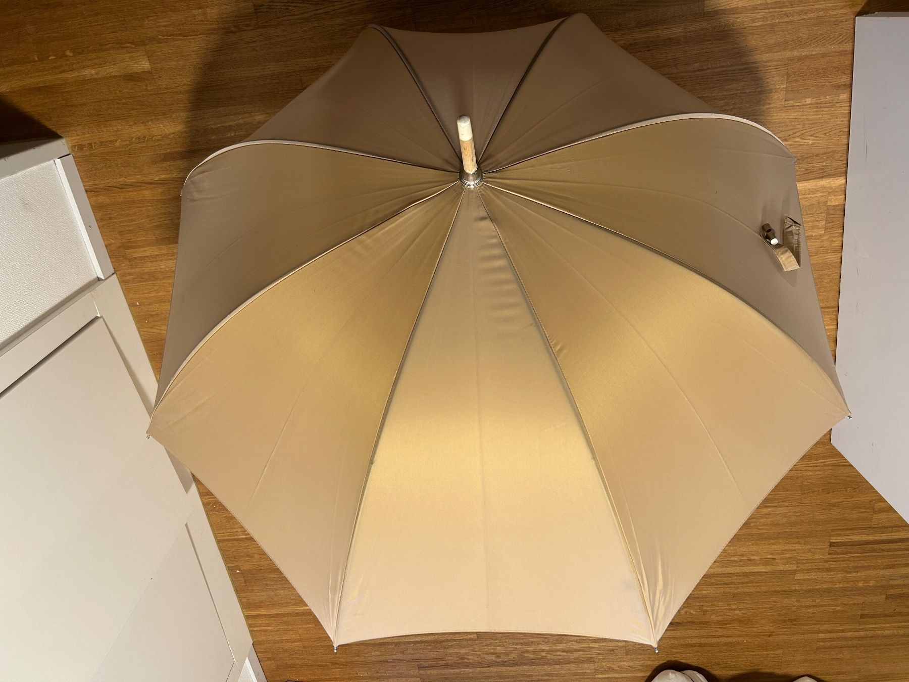 Longchamp Ombrelli: Eleganter "Longchamp" Regenschirm - Parapluie – Usato da Küsnacht ZH venduto da filo_fila8700 7