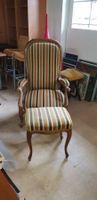 Antiker Sessel mit Beinauflage