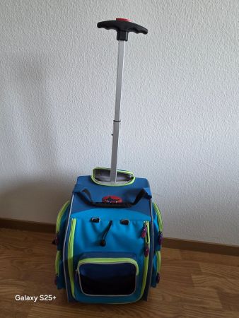 Rollkoffer Schulthek blau mit Orka Motiv guter Zustand