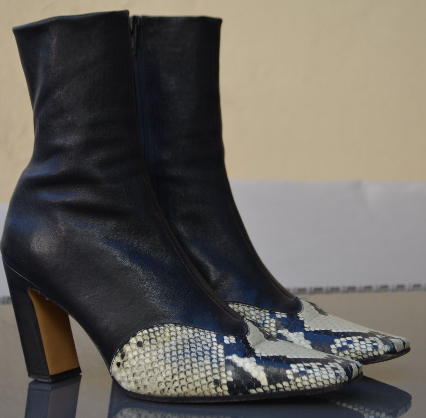 Khaite Scarpe da donna: Khaite Stiefeletten / bottines 38 – Usato da Collonges venduto da arashee