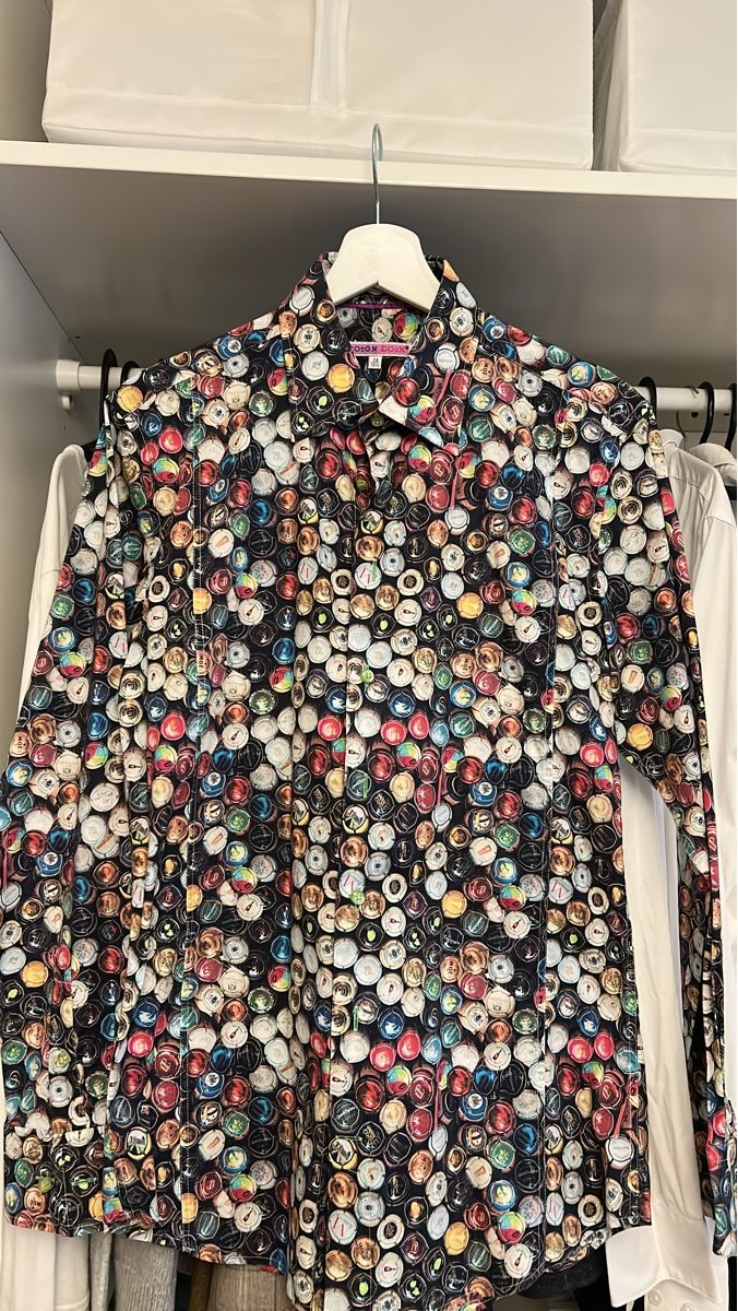 Camicie: Unique Cotton Jacket with Quirky Bottle Cap Print, Size M – Usato da St. Gallen venduto da tim_6btw