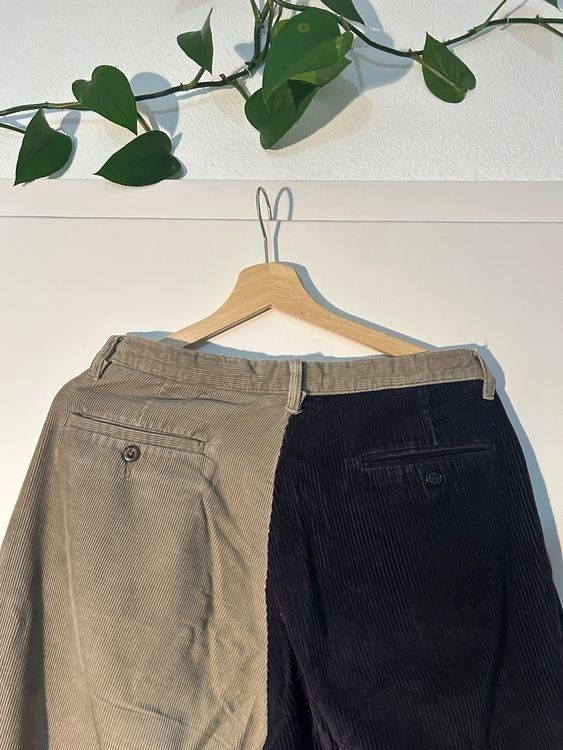 Pantaloni: Zweifarbige Cord Hose – Usato da Zürich venduto da ale_7k2j 3