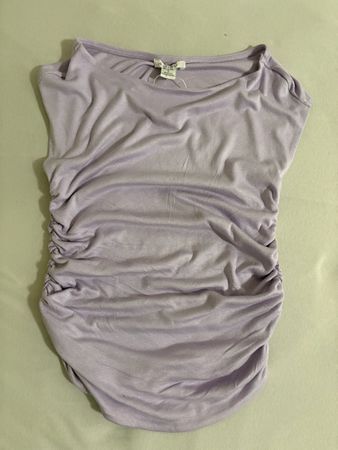 Sommerliches, lila Shirt mit Raffung, Grösse S, neuwertig