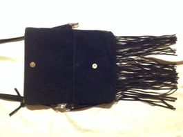 Sac à main noir avec franges