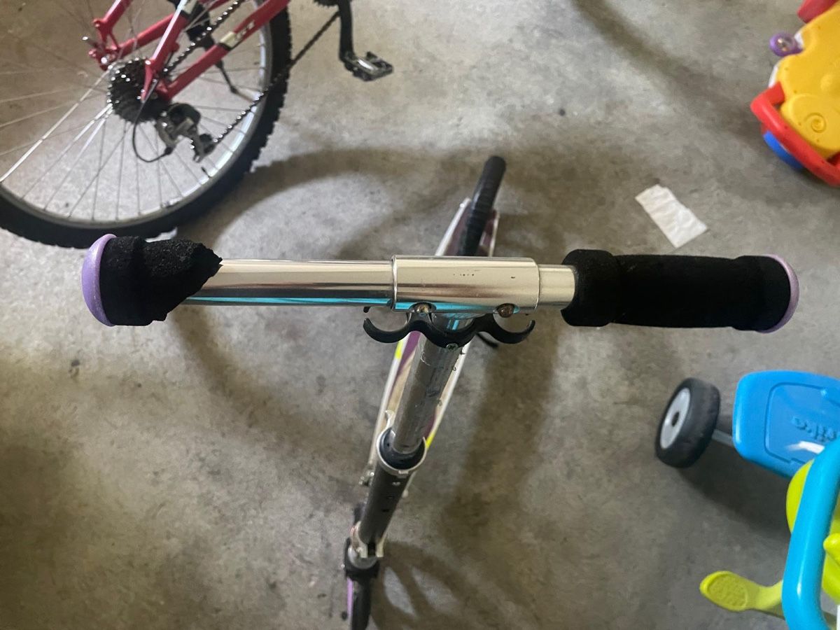 Veicoli per bambini: Kick scooter aluminium purple used – Usato da Ostermundigen venduto da kha_q5zx 1