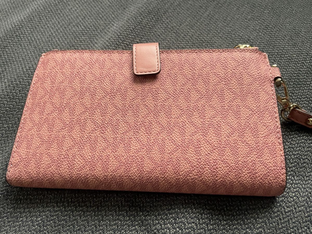 Michael Kors Portamonete: Mk wallet with wristlet – Nuovo (secondo la descrizione) da Trimbach venduto da alyn2009 1