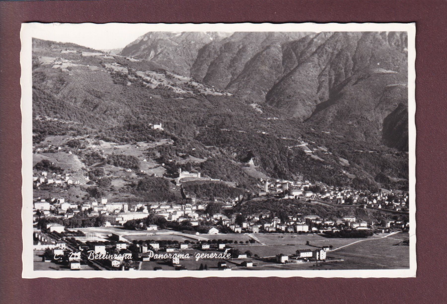 Cartoline postali: BELLINZONA - Panorama – Usato da Pully venduto da nicecards