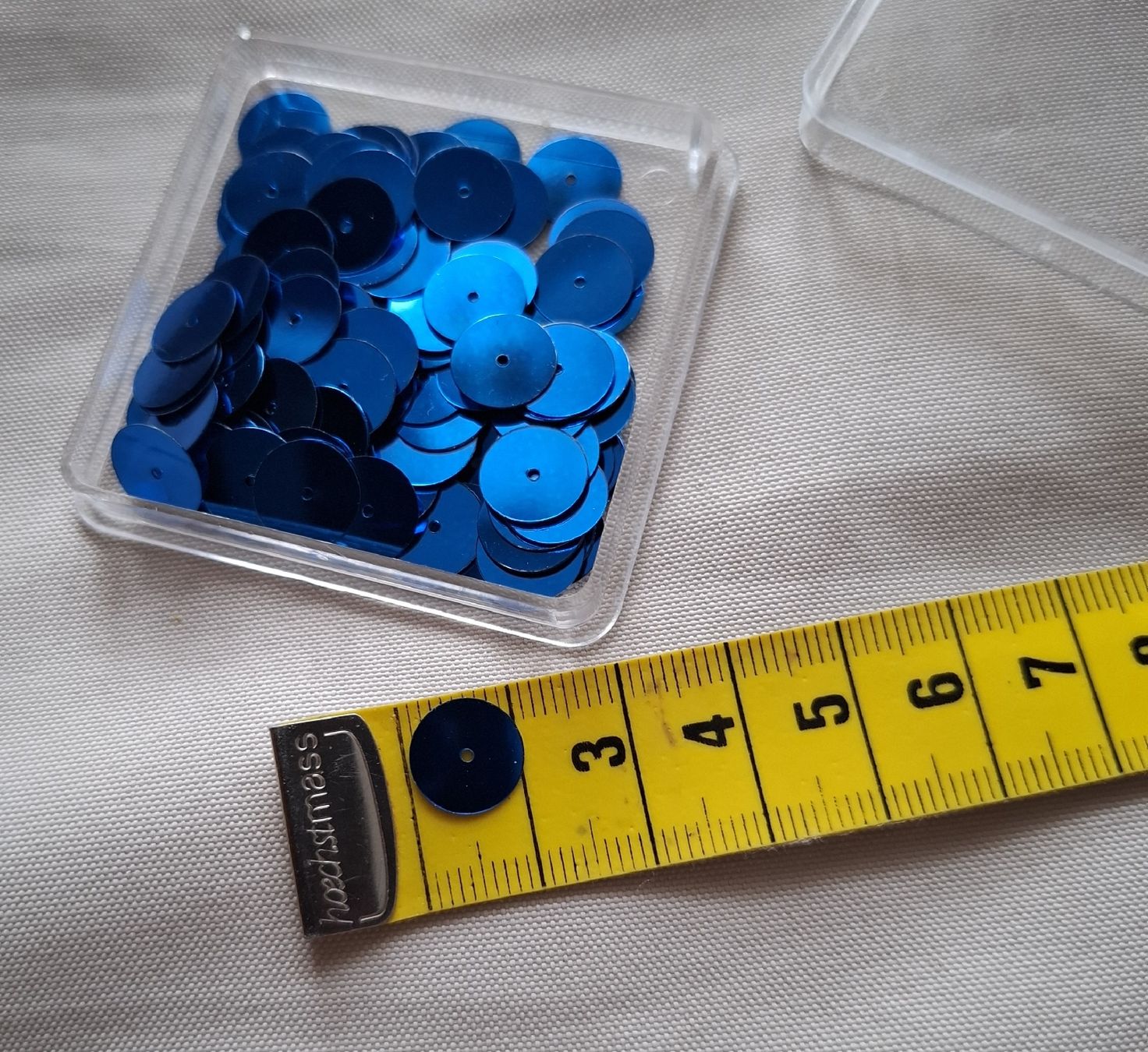 Kit bricolage: Blaue Pailletten – Usato da Dietikon venduto da Hirschkopf 1