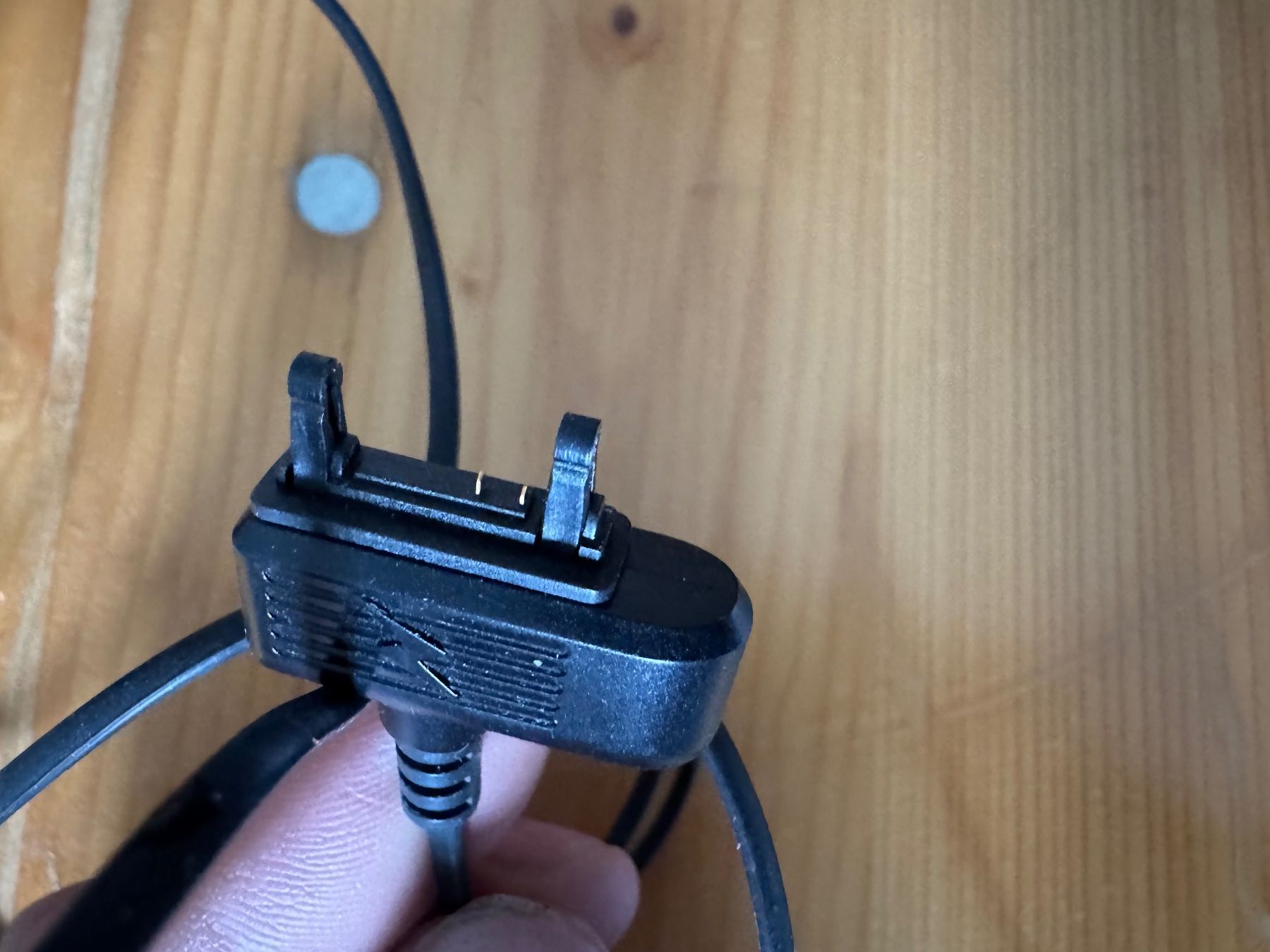 Sony Caricabatterie: Ladegerät Sony Ericson 230V/5VDC Typ CAA-0002009-BV – Usato da Arisdorf venduto da imbeck 1
