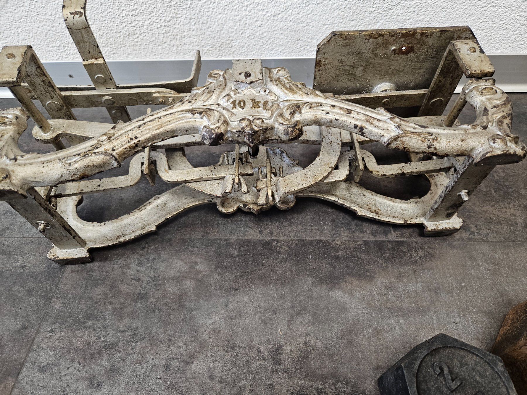 Bilance e pesi: Antike Waage  max 10 kg – Usato da Urdorf venduto da Colina 2
