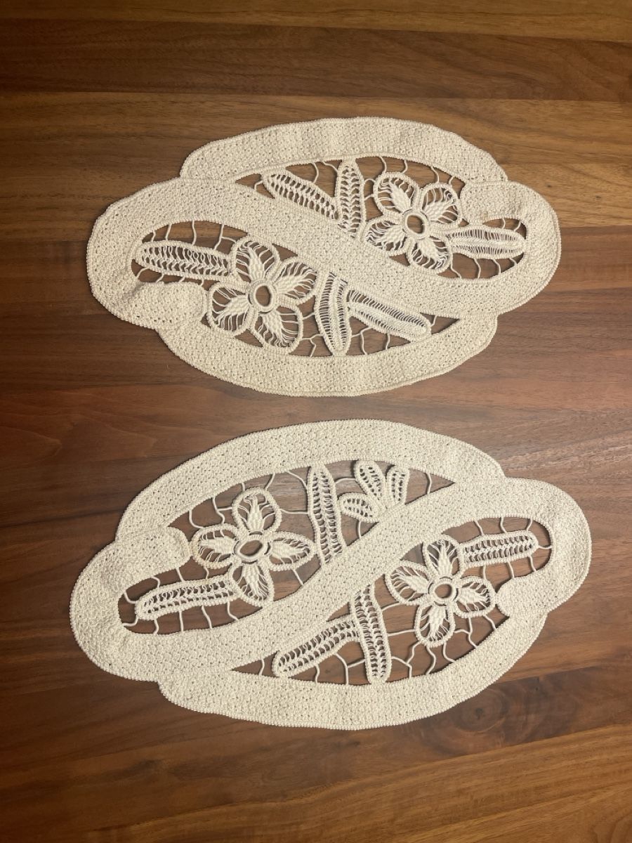 Sonstige Tischwäsche: 2er Set Vintage Deckchen, Handarbeit, Beige – Gebraucht aus Adliswil von JadrankaR