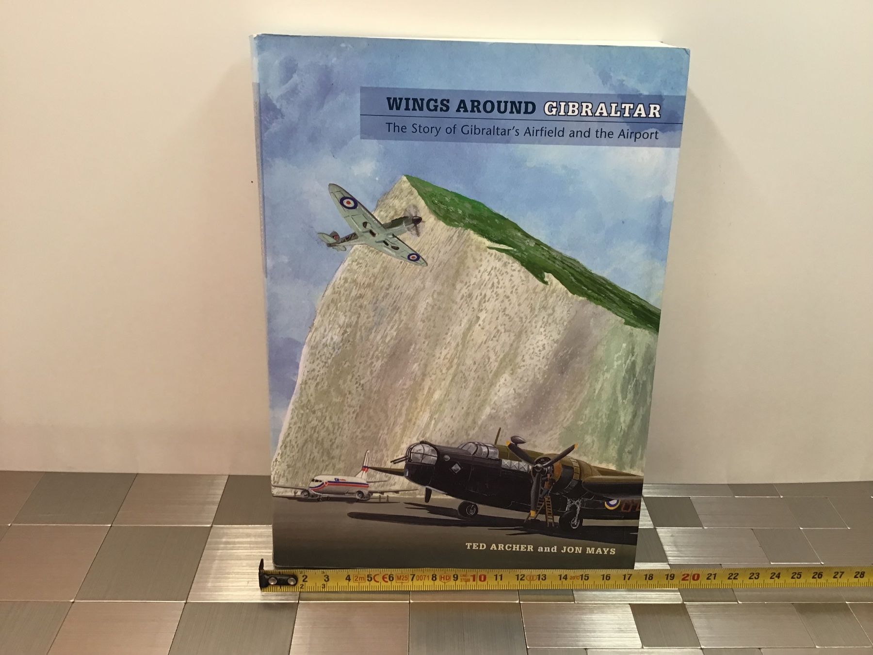 Libri: WINGS AROUND GIBRALTAR – Usato da Männedorf venduto da Spezial-Modelle