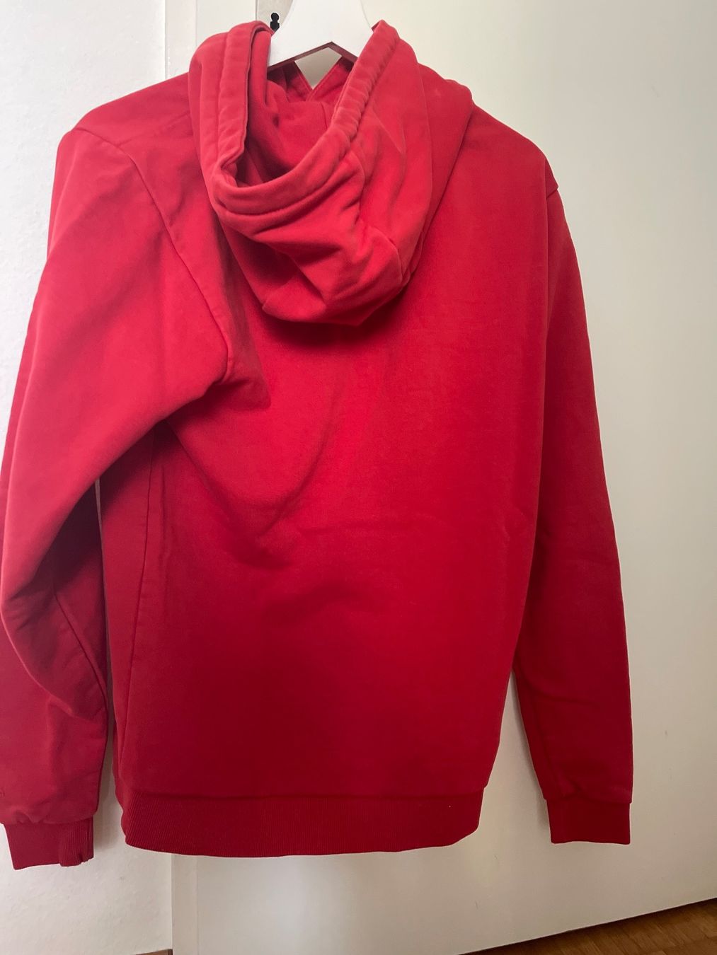 Snipes Maglioni & Felpe: Roter Pullover Snipes Grösse S – Usato da Riehen venduto da rom_2bhm 1