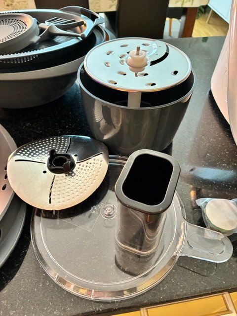 Thermomix Appareils de cuisine: TM6 avec beaucoup d'accessoires. – D'occasion à Avenches par xavix1977 2
