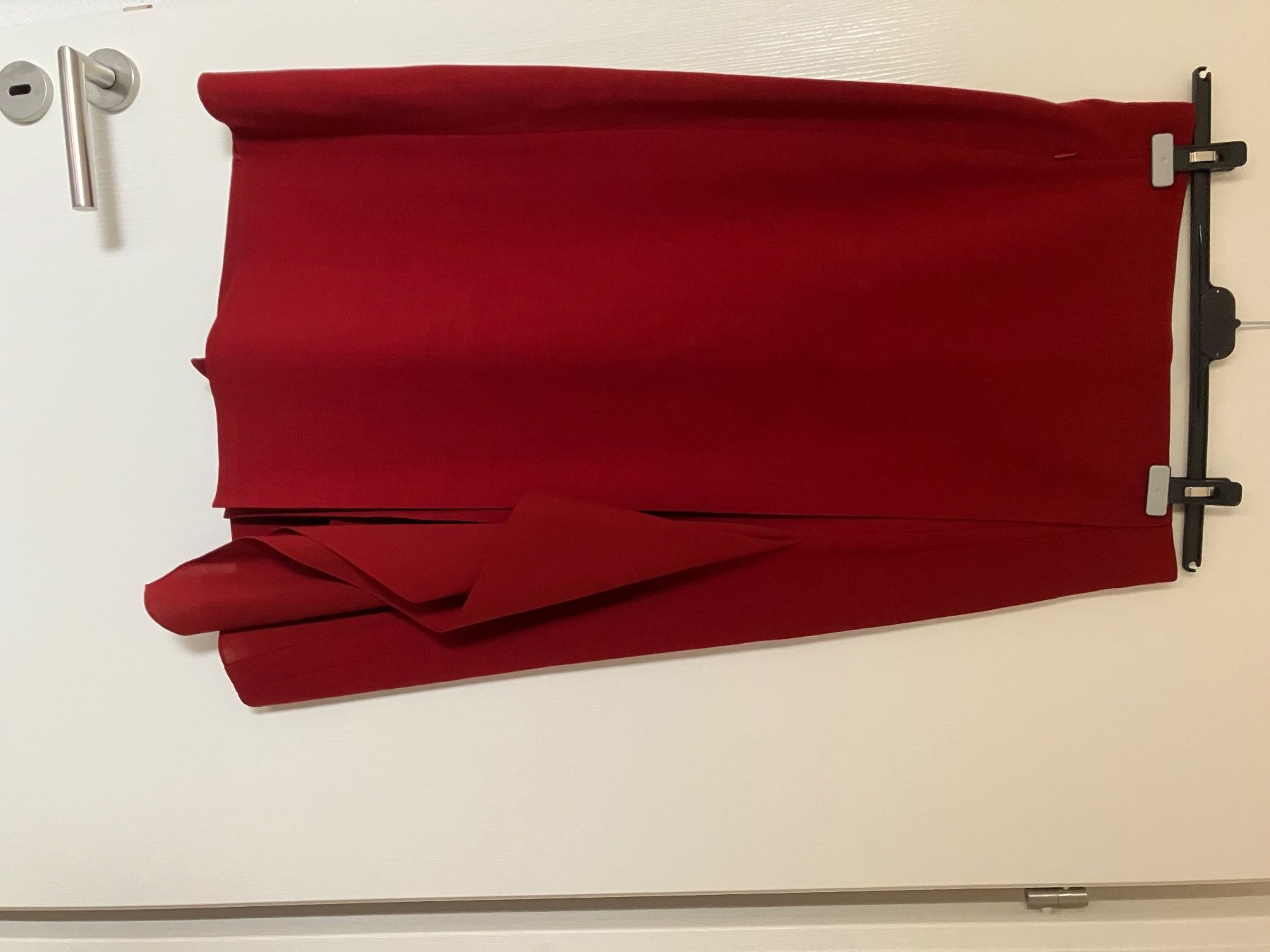 Akris Gonne: AKRIS Jupe rot spezielles Modell – Usato da Dachsen venduto da eselwelpe