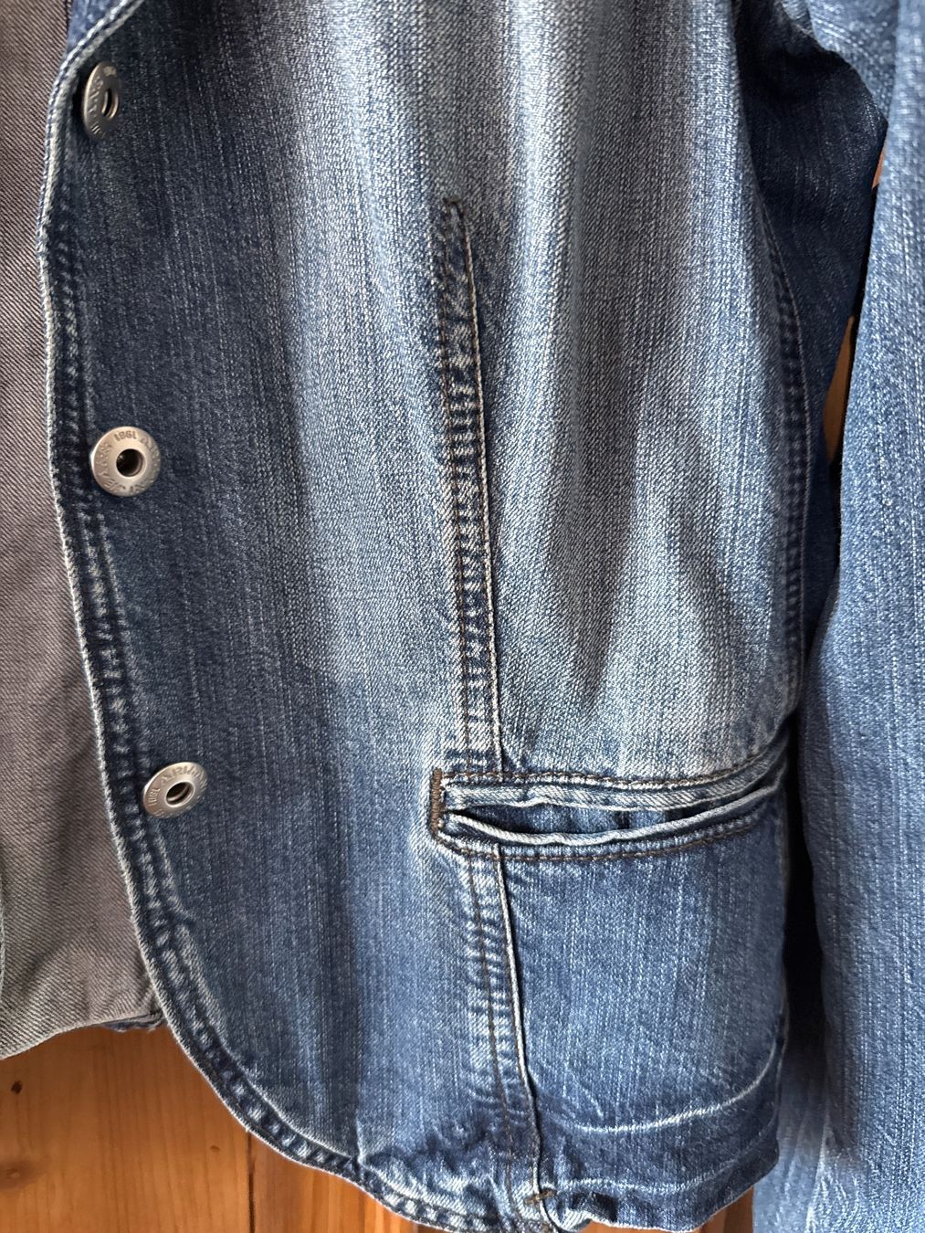 Armani Giacche: Armani Jeans Jeansjacke Damen Gr. 40 – Usato da Winterthur venduto da britsi 2