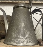 Alte grosse Ölkanne / Werkstattkanne aus Metall – Vintage