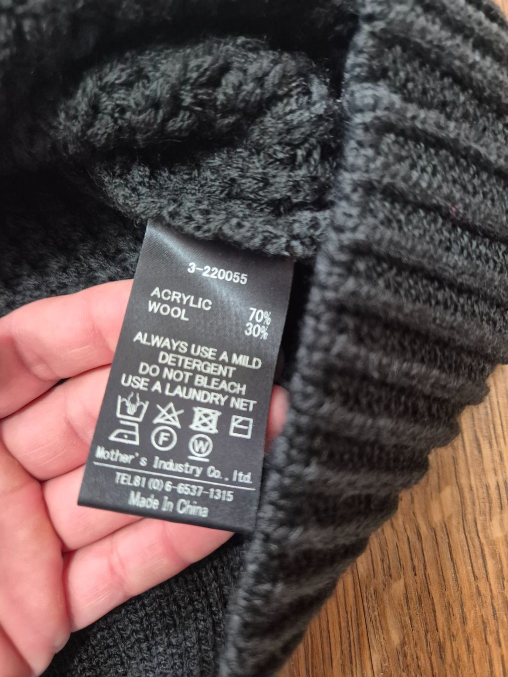 Gilet & Giacche senza maniche: Black knitted vest – Usato da Zürich venduto da monadiederich 3