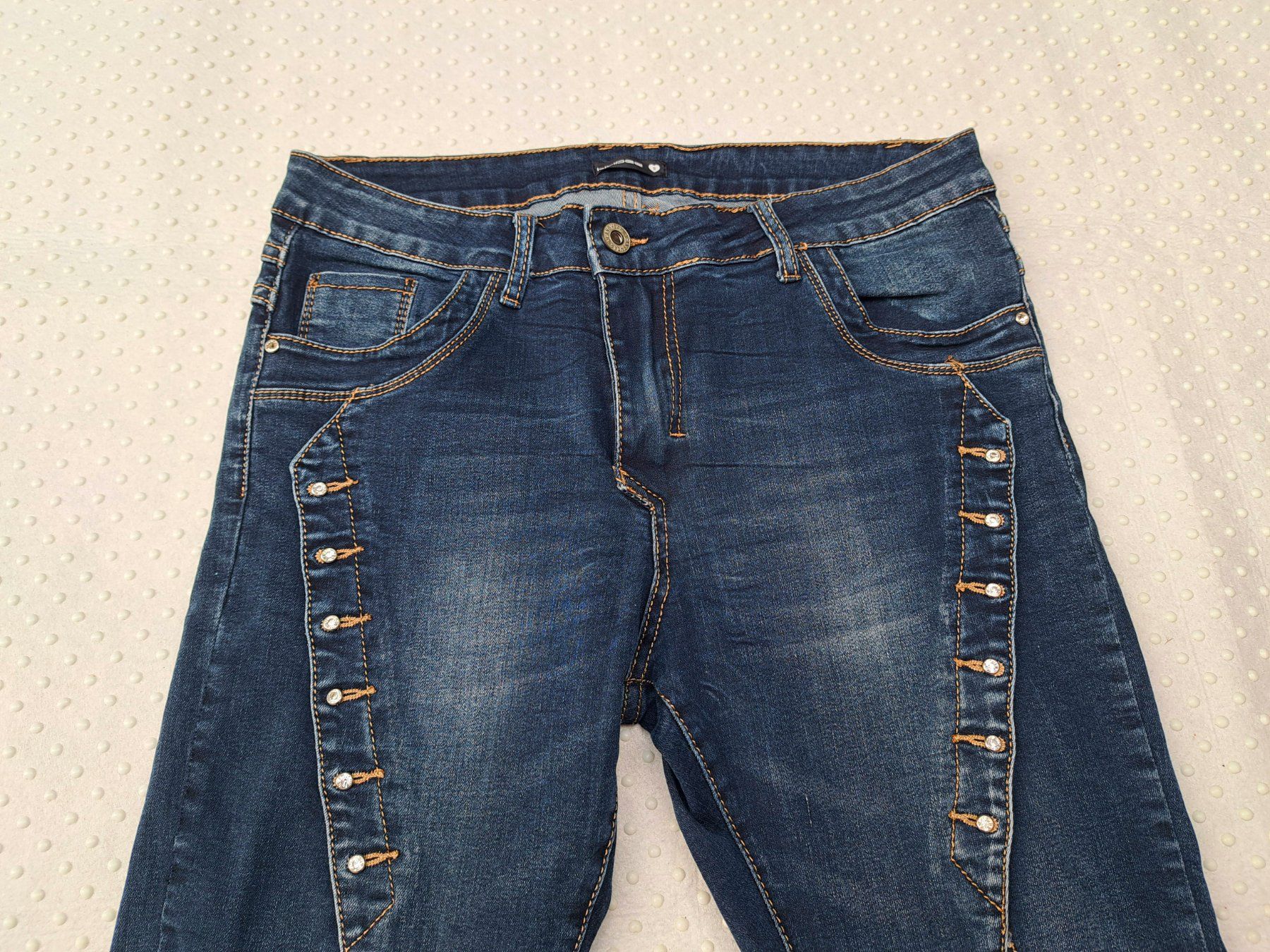 Jeans: Trendige HYPEE Jeans Grösse S mit Glitzersteinen – Nuovo (secondo la descrizione) da Gysenstein venduto da joshuas81 1