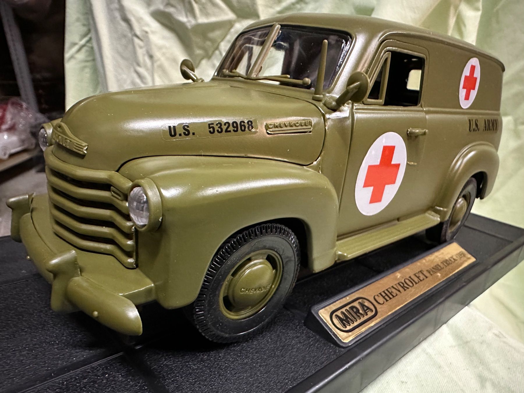 Chevrolet Modellini d'auto: Chevrolet panel truck 1950 army oldtimer classic – Nuovo e nell'imballaggio originale da Reinach AG venduto da rares75
