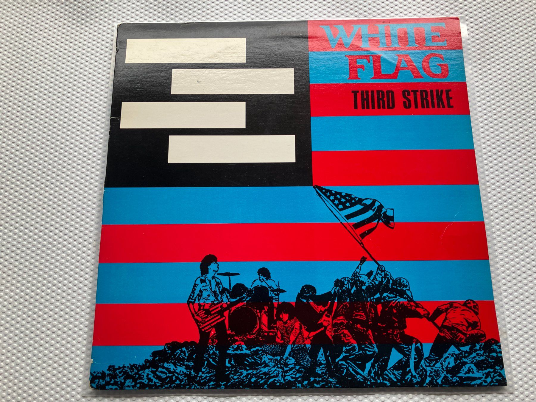 Dischi in vinile: White Flag – Usato da Aarwangen venduto da Jukebox3