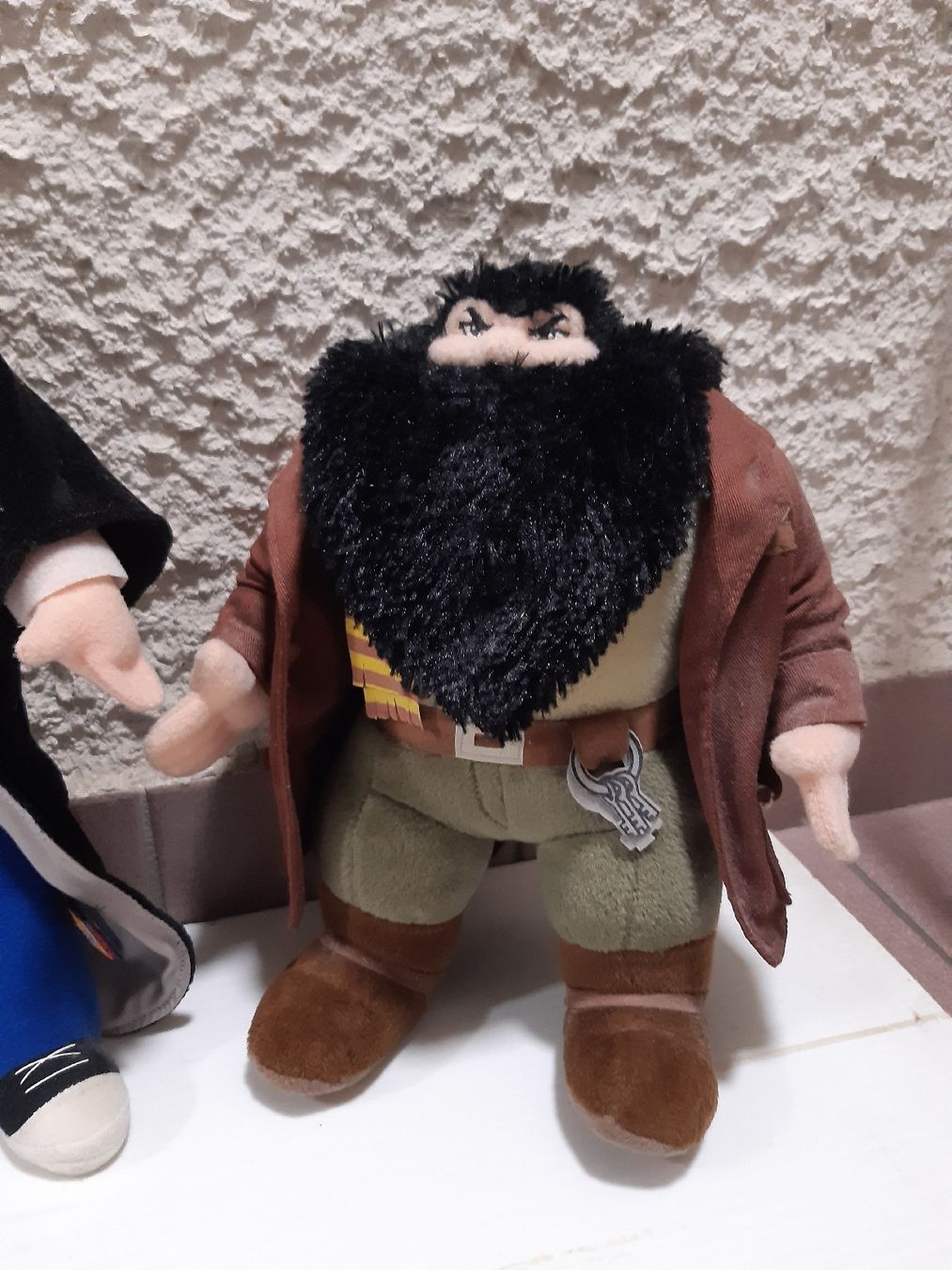 Puppen: Figurines Harry Potter Dumbledore Hagrid Peluches 30cm – Gebraucht aus Genève von dieudedieu 2
