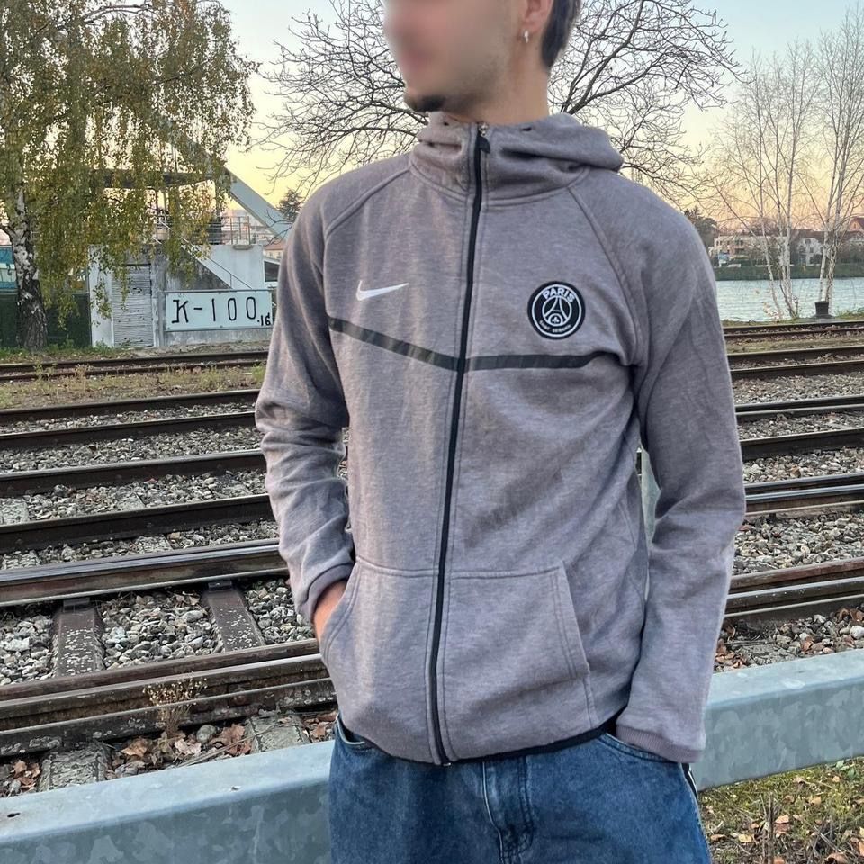 Nike Giacche: Nike PSG Tracksuit – Usato da Riehen venduto da RESTREET 1