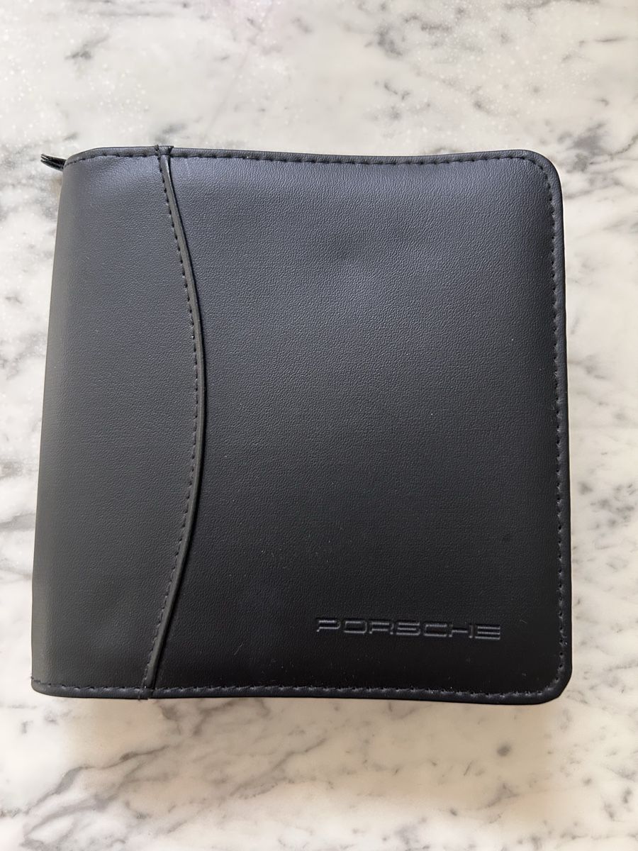 Porsche Portafogli: Genuine Porsche Leather CD Wallet - Black – Nuovo (secondo la descrizione) da Biel/Bienne venduto da zit_v5yc
