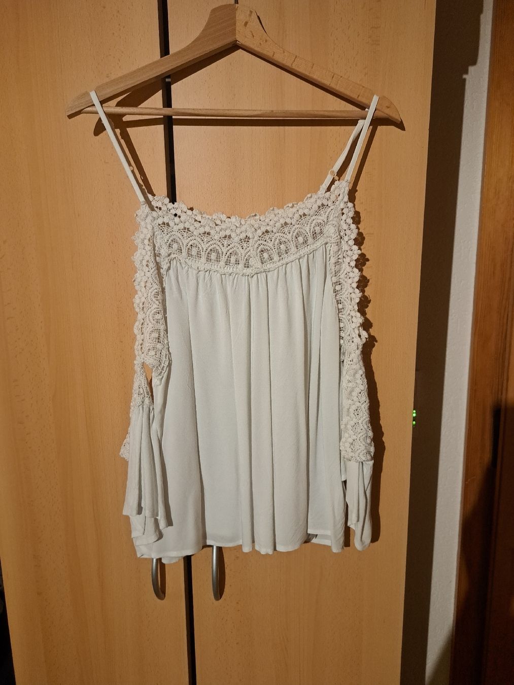Tops: Haut blanc  – Neuf (Voir description) à Berlens par luc_2c79