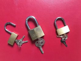 3 Vorhängeschlösser. 1 x ABUS
